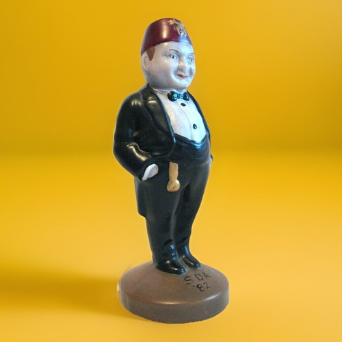 Shriner Keramikfigur handbemalt 7,5" hohe Statue mit Fez handbemalt