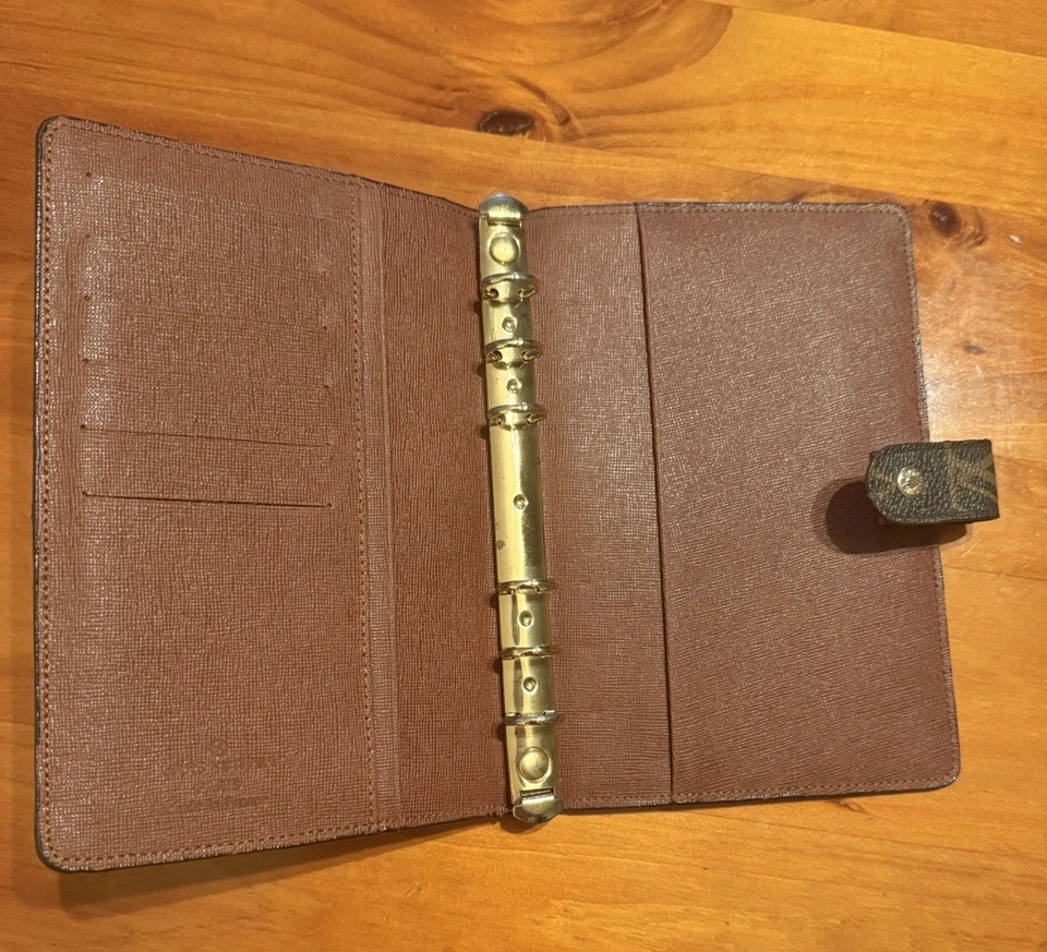 Cubierta de agenda de anillo pequeño Louis Vuitton Foto 2 de 4