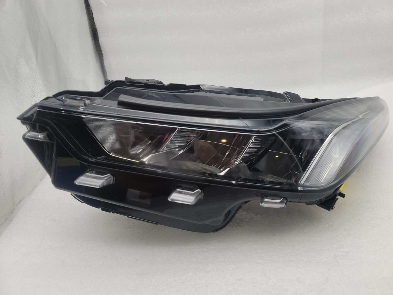 E100 20202022 CADILLAC CT5 HEADLIGHT LED WITH INTELLIBEAM LEFT