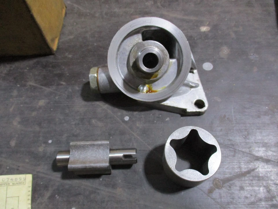 MoPar (Mitsubishi) Oil Pump - NOS - '71-'73 Dodge Colt - P/N MD001400 - Image 2 of 4