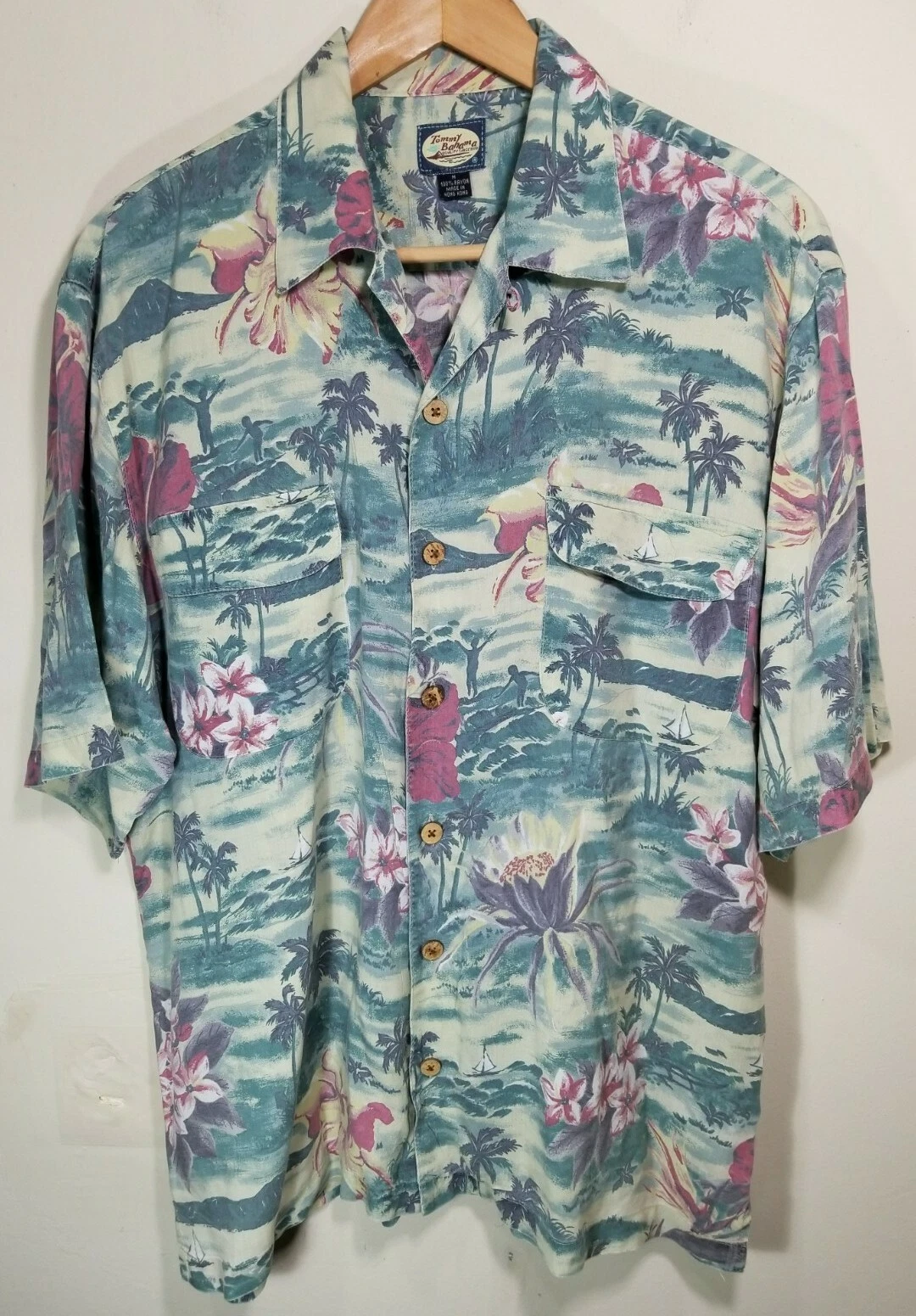 Tommy Bahama Hawaiian Floral Button Pockets Shirt Men's Size Medium 100% Rayon