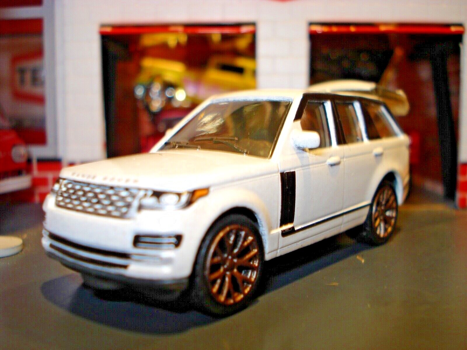 2018 LAND ROVER VOGUE SE CUSTOM EDITION 1/64 CUSTOM WHEELS & TIRES MB DETAILED-image