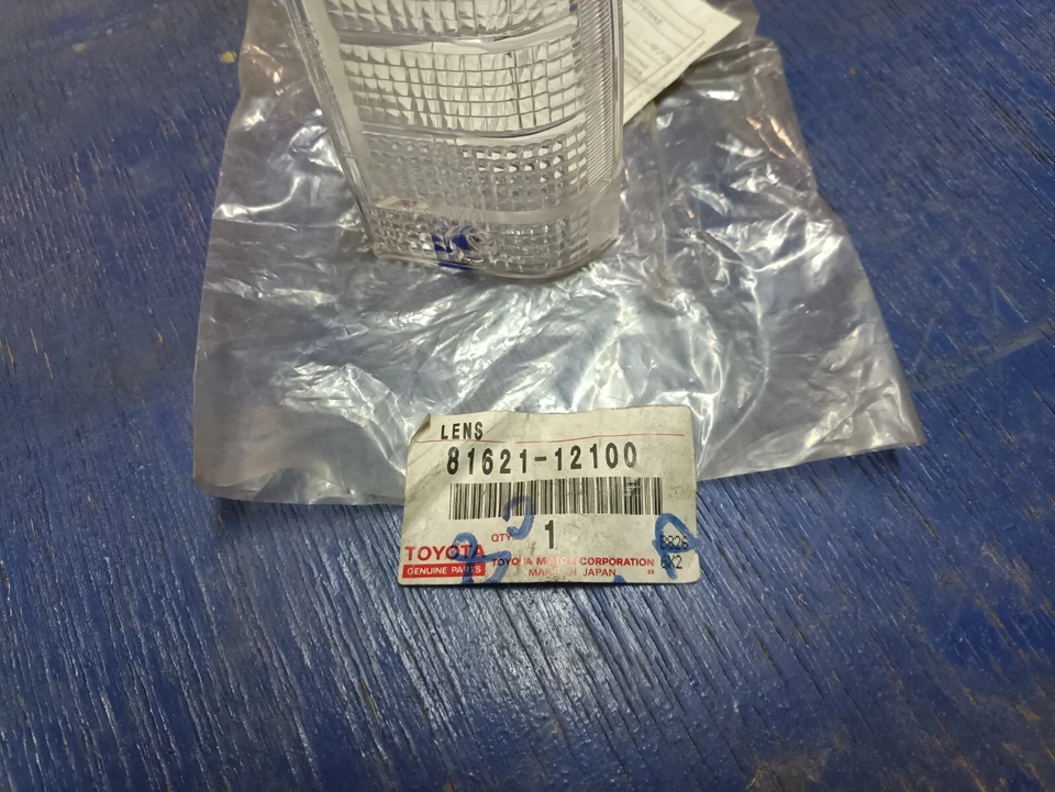 LÁMPARA HOLGURA DELANTERA IZQUIERDA TOYOTA COROLLA KE70 MEW GENIUNE 81621-12100 Foto 3 de 3
