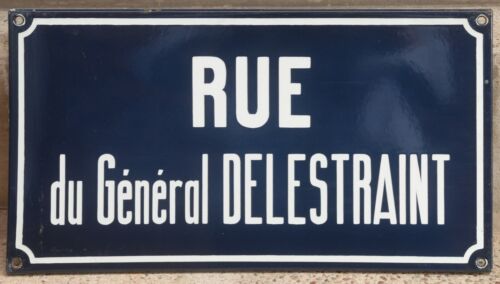 Cartello stradale francese rue du Delestraint Charles resistenza francese ucciso seconda guerra mondiale - Foto 1 di 1