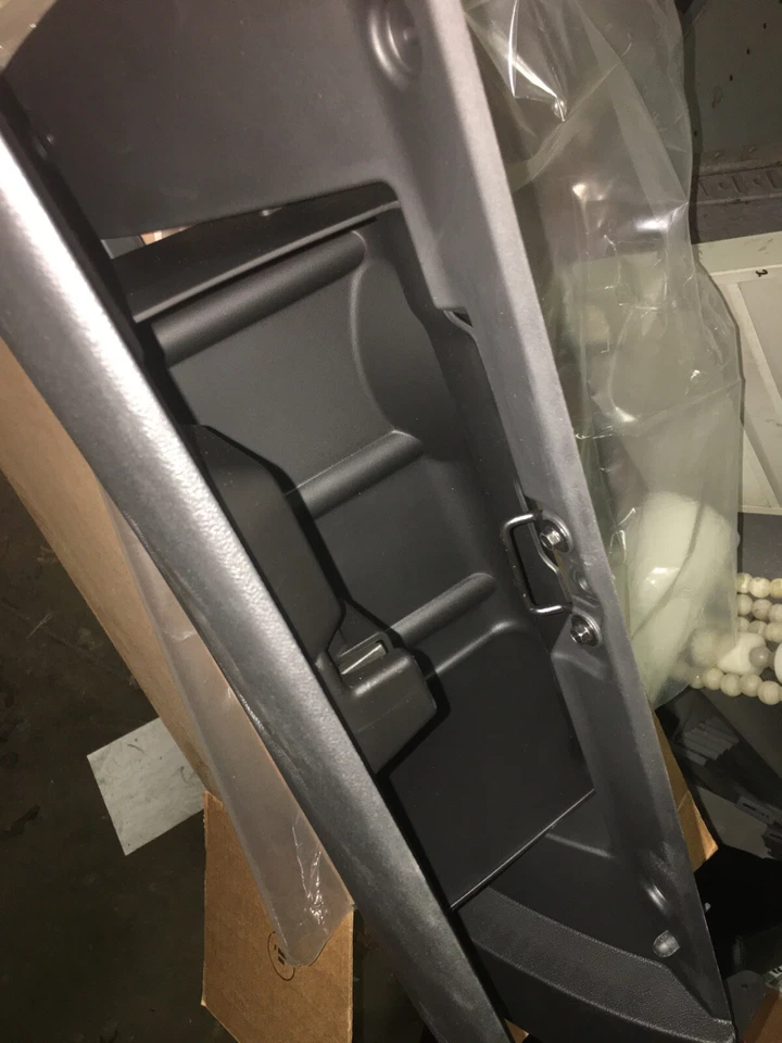 Guantera Pontiac G6 2005-2010 GM negra de fábrica 15263196 15255172 Foto 2 de 4