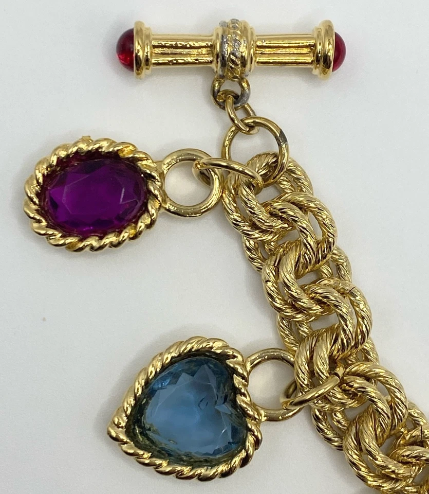 Unsigned Givenchy Etruscan Style Charm Bracelet Hearts Baubles 8" - Image 3 of 4