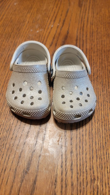 Crocs Little Kid's Classic Clog Iridescent Glitter White Silver Sparkly Size C 2