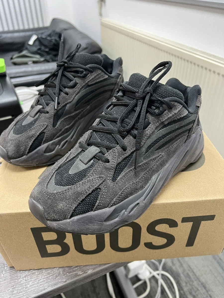 Yeezy 700 store vanta uk