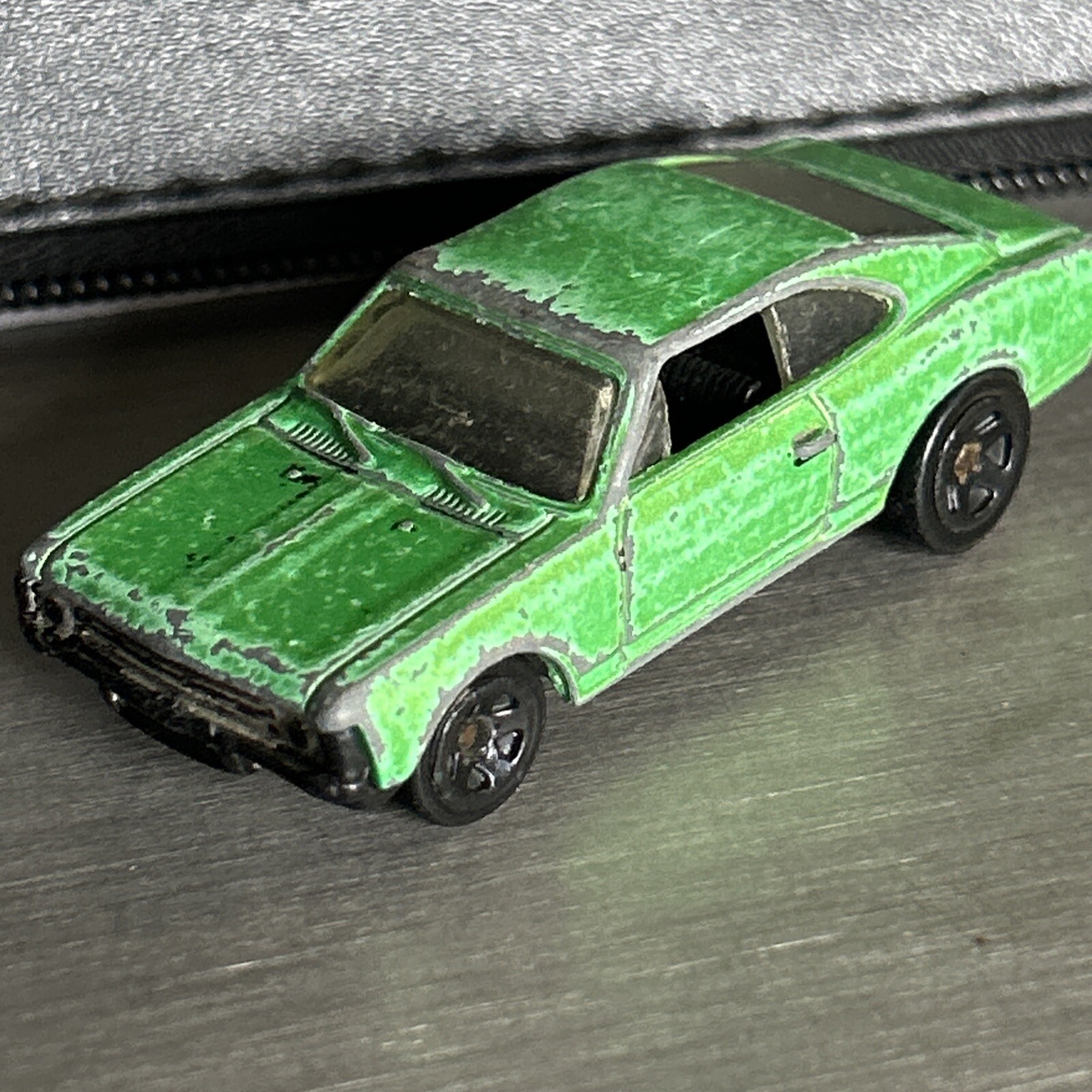 1/64 Scale Vehicle Chevrolet SS Green Mattel Hot Wheels  2011 Used