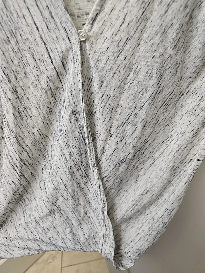 Jessica Simpson Nursing Maternity Open Blouse One Button Women's Size Small - Image 4 of 4