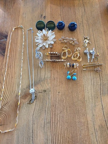 Vintage Mid Century Costume Jewelry Lot of 18. Monet, Vogue, Sarah, Trifari