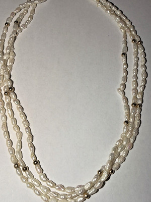Mehrstrangige 3-reihige Rocaillenkette mit 14K Gold filigranem Verschluss & Akzenten