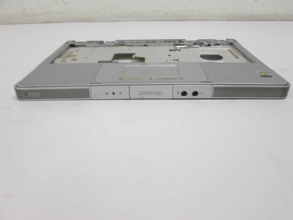 Compaq Presario V2000 Palmrest/Touchpad OEM 394365-001 - Image 2 of 4