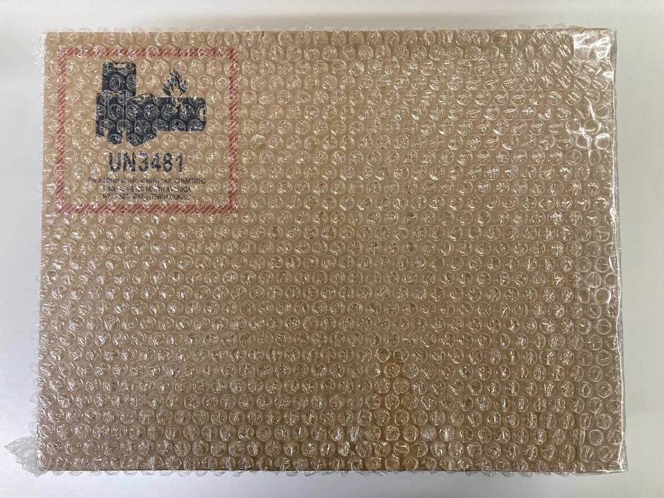 Apple MacBook Pro 13" 2020 M1 1TB SSD 8GB RAM 256 SSD Space Gray - Image 3 of 3