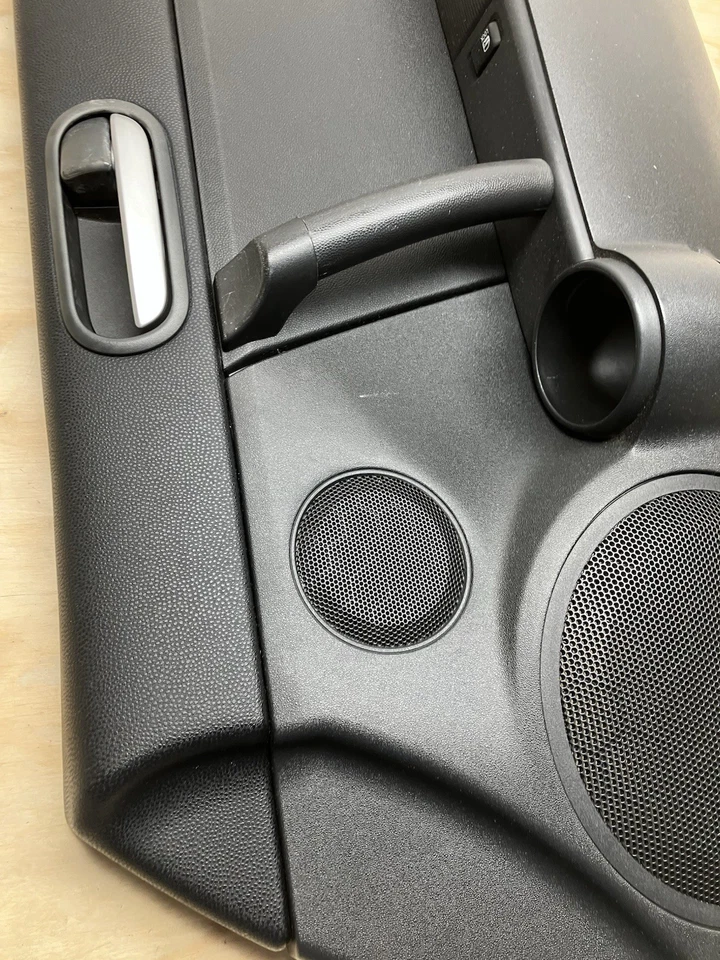 Panel de tarjeta de puerta de pasajero negro NE55-68-420J Mazda MX-5 2006-08 Foto 2 de 4