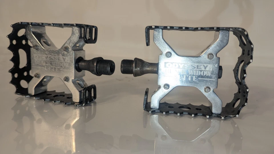 Pedales BMX Odyssey Black Widow lite 9/16 luz escuela BMX vintage años 80 90 3 piezas Foto 3 de 4