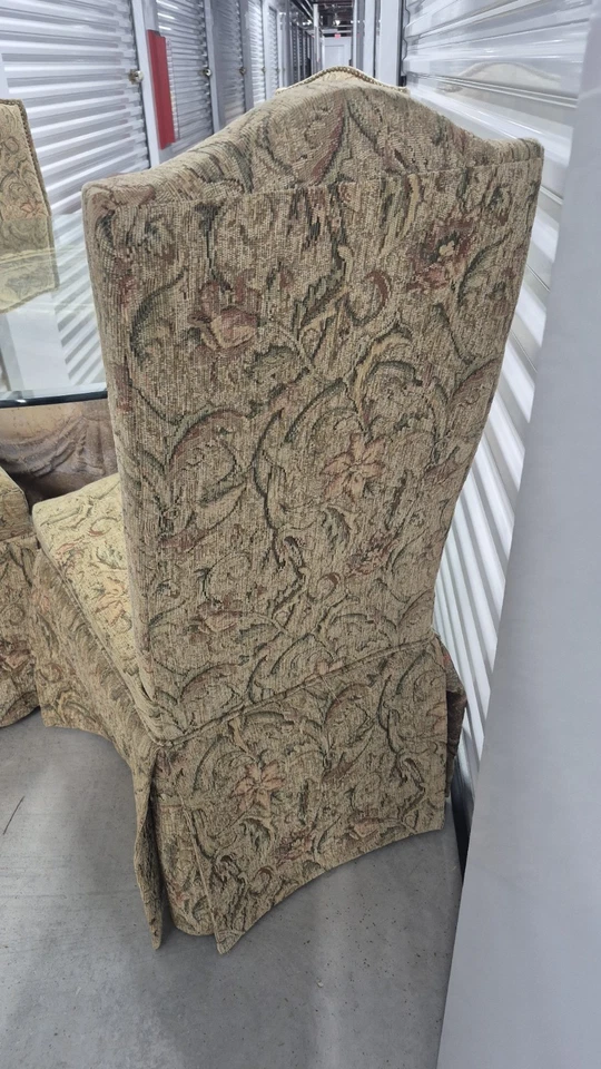 Mesa de comedor redonda con tapa de vidrio y 4 sillas tapizadas - Base de columna redonda ornamentada Foto 4 de 4