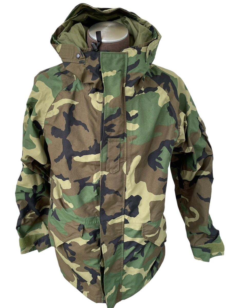 US Military Woodland Camo ECWCS Cold Weather Parka, M-Reg US Military Woodland Camo ECWCS Cold Weather Parka, M-Reg