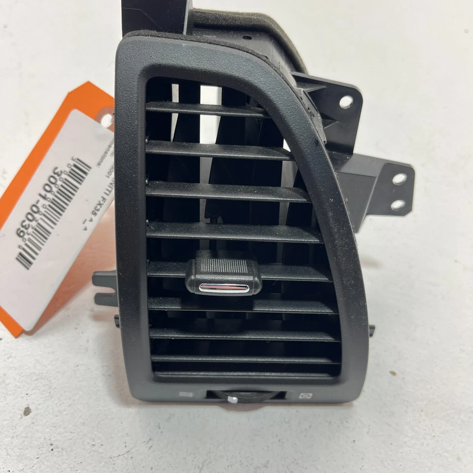 2009-10-11-2012 INFINITI FX35 ПРАВАЯ ПАССАЖИРСКАЯ ПРИБОРНАЯ ПАНЕЛЬ ВНЕШНЯЯ РЕШЕТКА ВЕНТИЛЯЦИОННЫХ ОТВЕРСТИЙ ПЕРЕМЕННОГО ТОКА OEM - Изображение 2 из 4