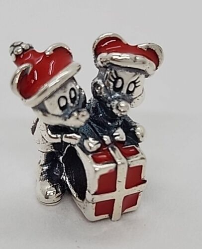 NEW Pandora X Mickey Mouse & Minnie Mouse Present Charm S925 - Picture 1 of 8