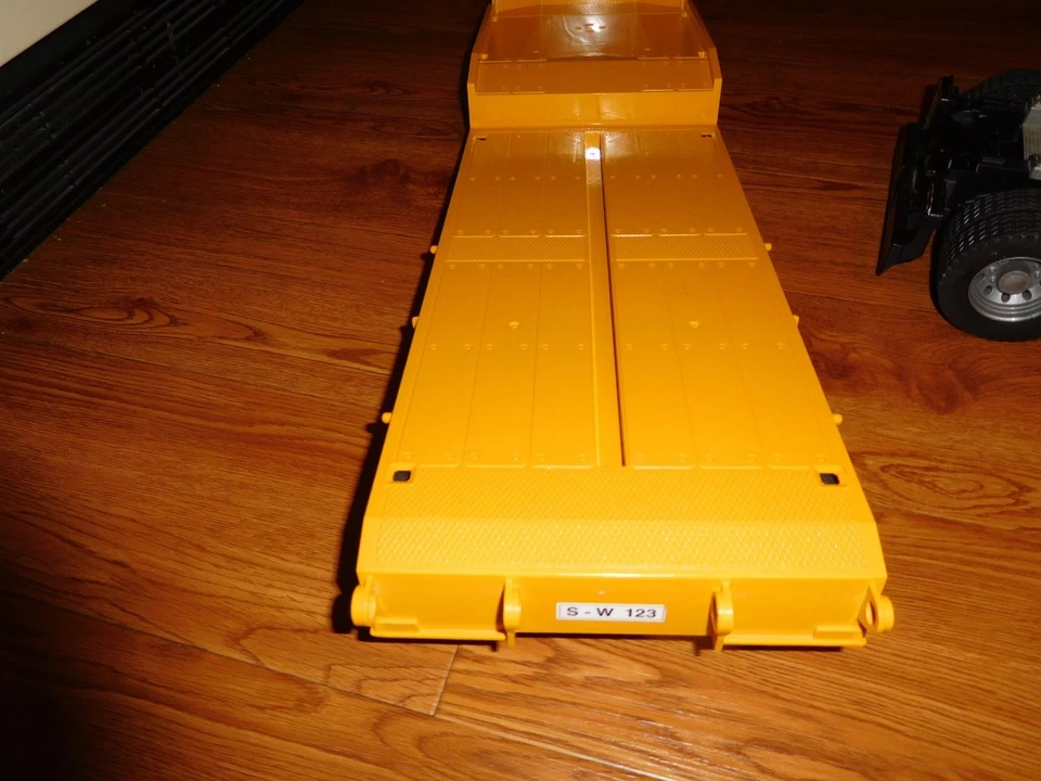 Bruder MAN 2002 Yellow Low Loader Semi Trailer Truck Made In Germany - Image 4 of 4