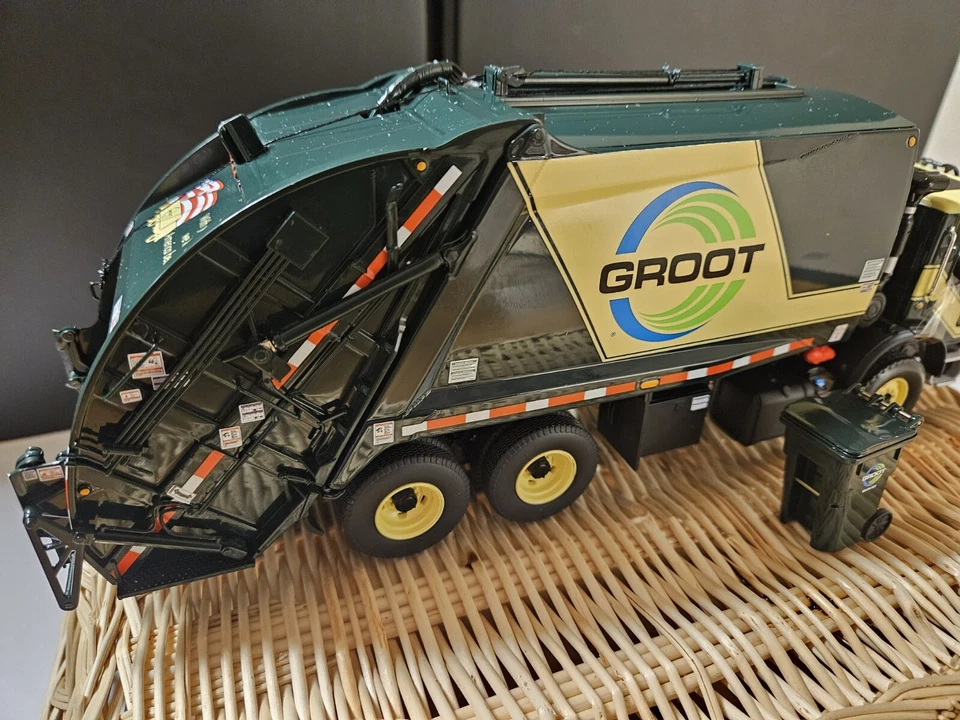 Groot Rear Loader.first gear 1/34 diecast garbage trucks - Image 4 of 4