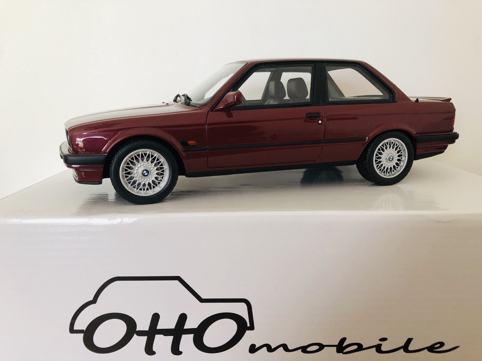 Ottomobile BMW 325is e30 Calypso Red OT102