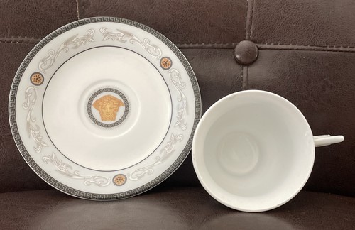 Set 4 tazze e piattini da caffè/tè in porcellana MEDUSA - Foto 9 di 14