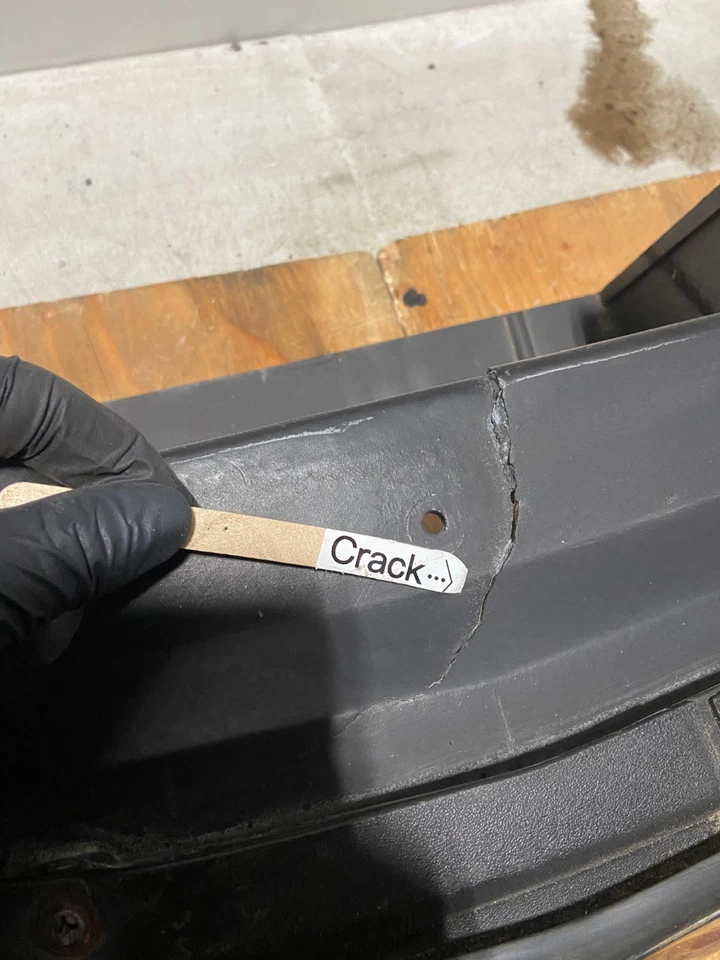 1993 to 1996 Lincoln Mark VIII Front Headlight Header O7262 - Image 4 of 4