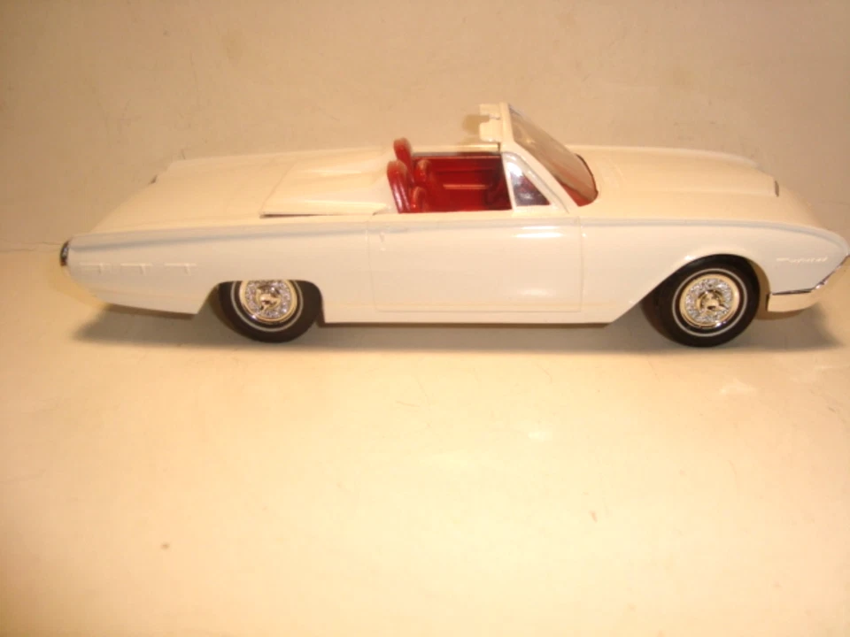 AMT 1962 Ford Thunderbird Sports Roadster Dealer Promo Model Car - Image 2 of 4