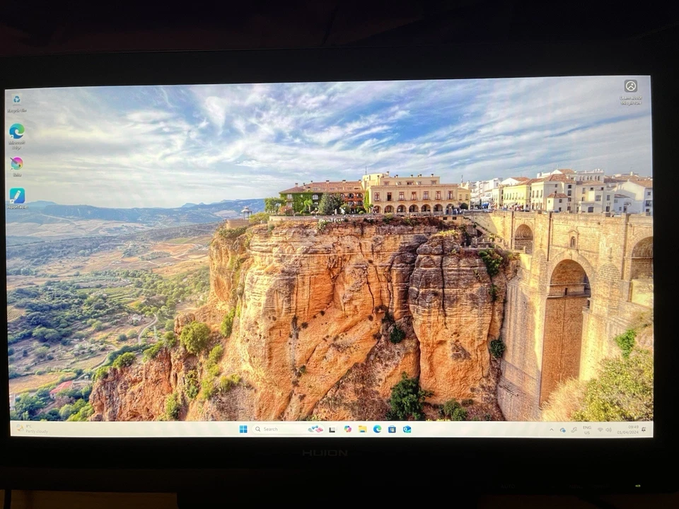 Huion Kamvas 20 Graphic Tablet Black With Stand, Pen And Power Supply - Image 2 of 4