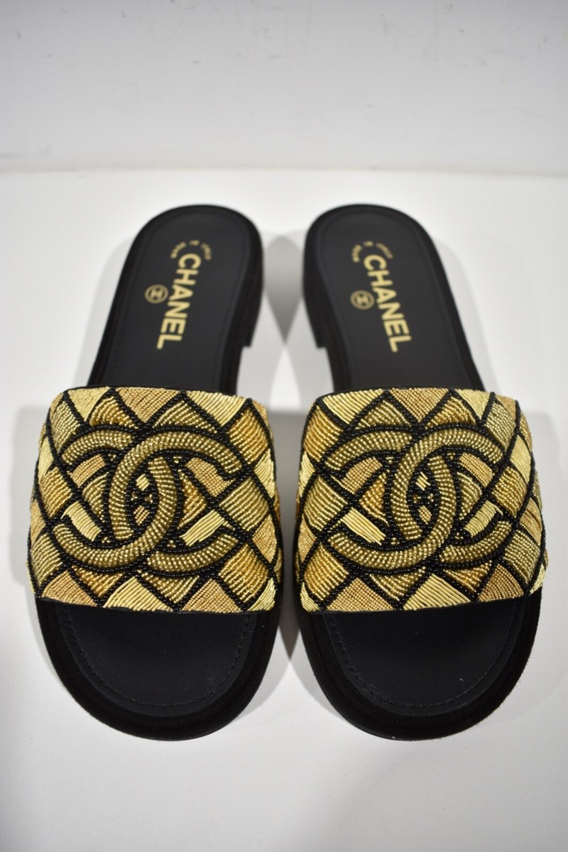 シャネル♡ Chanel 21A Gold Black Pearl Embroidery Bead CC Logo Slide