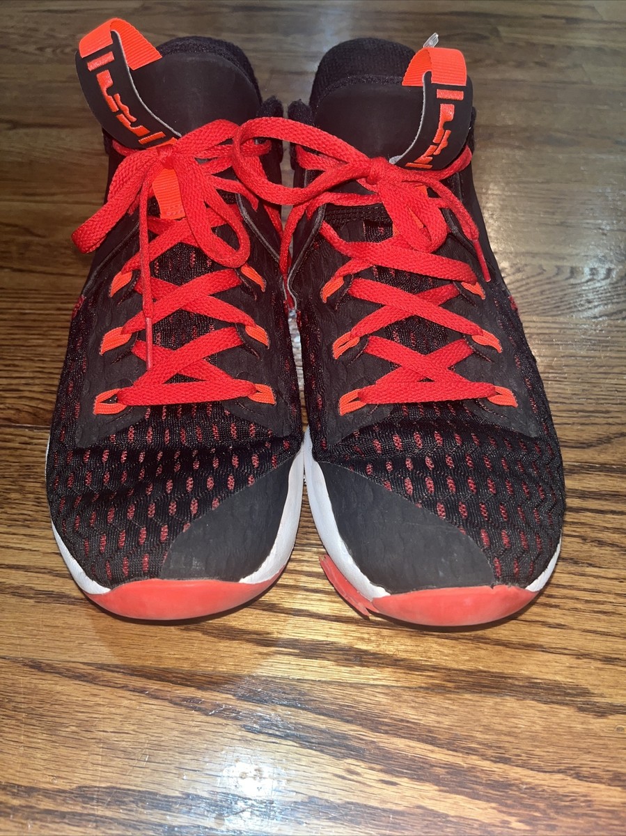 Nike Size Nike LeBron Witness Bred One Sole Peeling