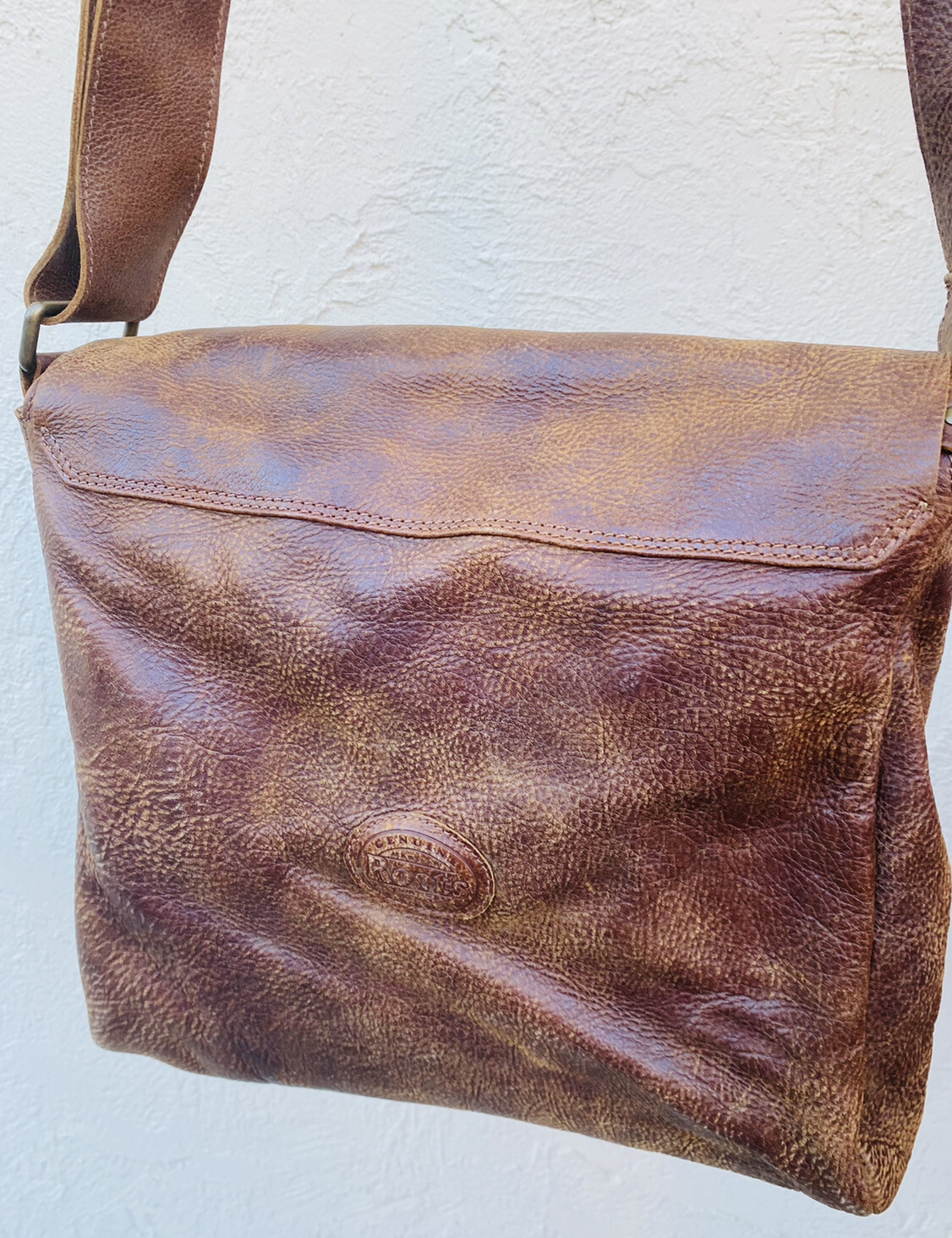 Vintage Roots Canada Leather explorer messenger Bag Gem