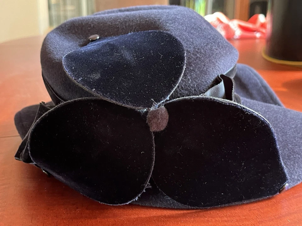 Encantador sombrero Linda Campisano vintage de principios de la década de 2000 azul marino oscuro usado en excelente estado Foto 3 de 4