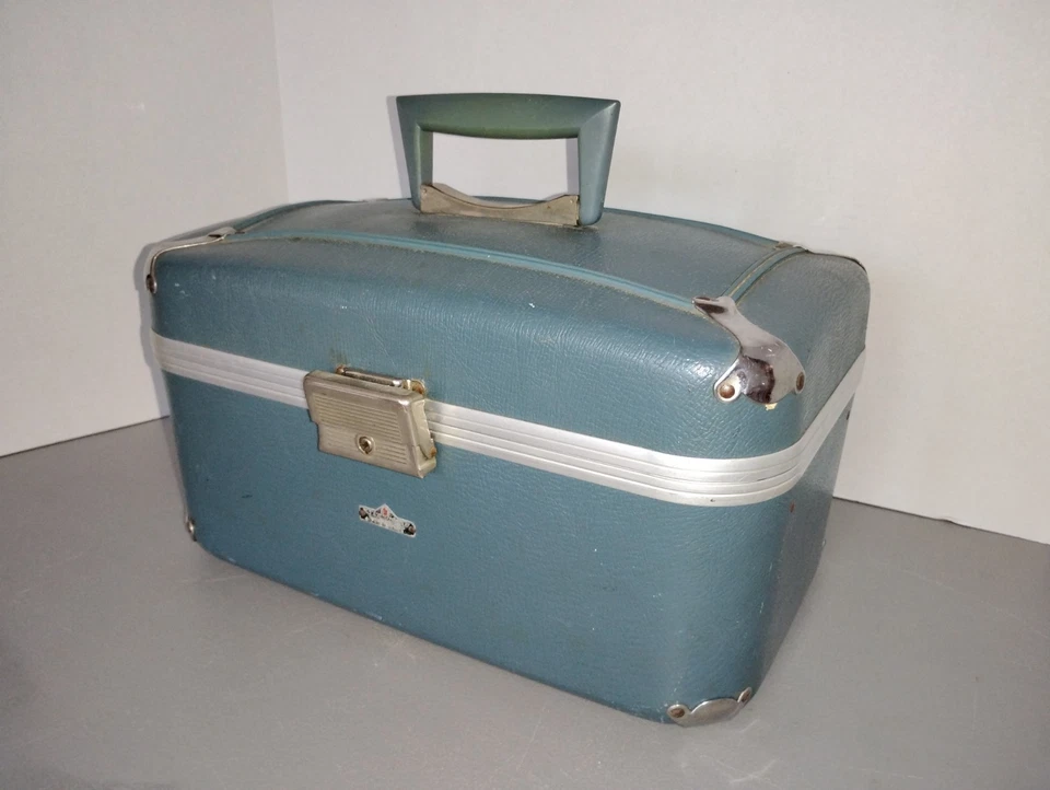 Carcasa rígida azul vintage con esquinas y pestillo de metal - Estuche de maquillaje retro Skyrocket Foto 2 de 4