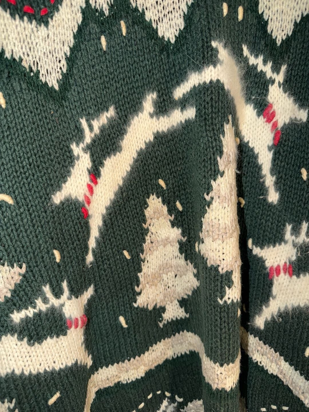 Lauren Hansen Hand-Knitted Green Reindeer and Snowflake Christmas Pullover Sweat, photo 4