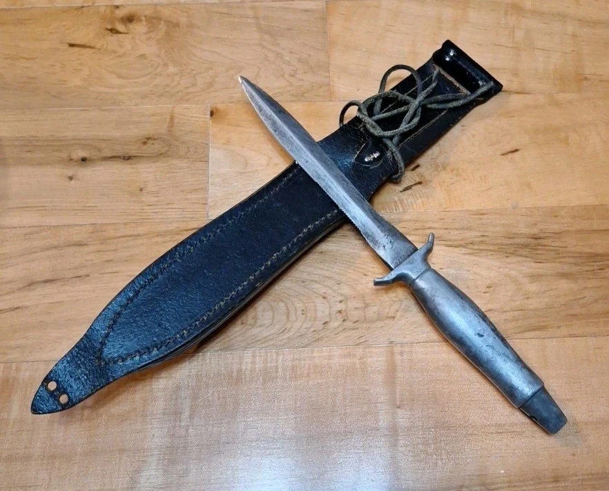 NAVAJA DE SUPERVIVENCIA GERBER MARK II 1972 VINTAGE ERA VIETNAM usada, funda 1977 Foto 2 de 4