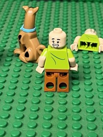 Seated Scooby Doo + Shaggy & Fred Parts - Lego Minifigures