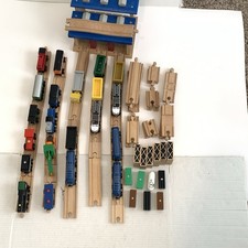 Vtg Toys R Us Wooden Train Tracks Set Depot Cranes Barge Packages Engine Coal