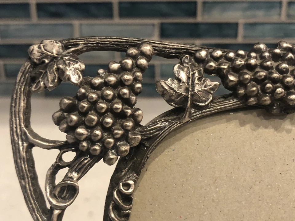 "Marco de fotos/foto Ganz de peltre/metal plateado uvas en enredaderas 6"" X 5,25""" Foto 3 de 4