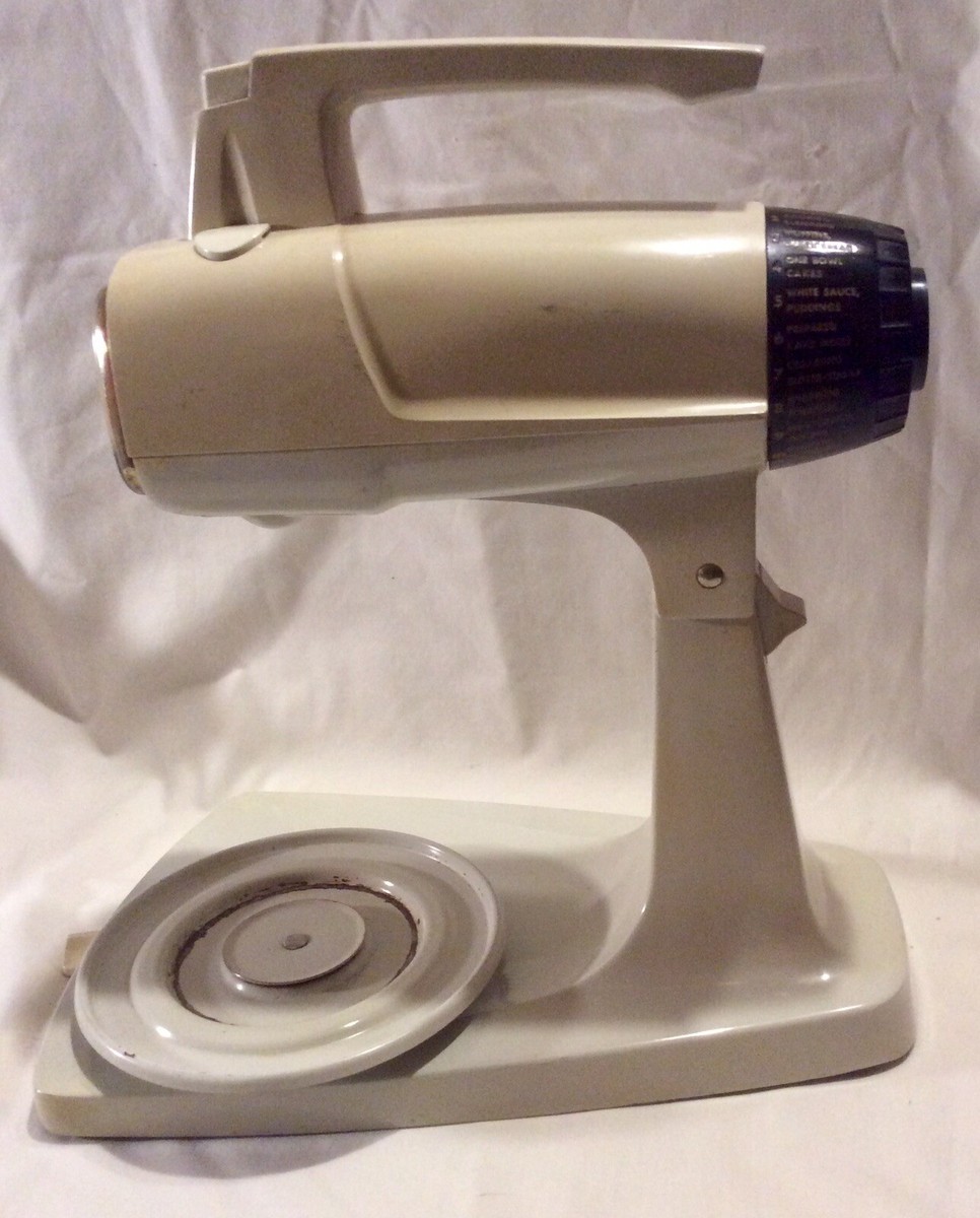 Vintage Early 70s Sunbeam Mix master 12 Speed Counter top Mixer