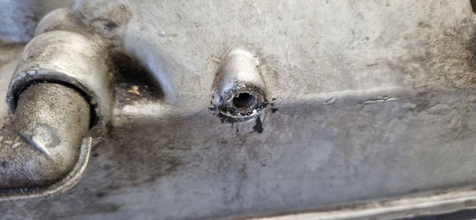 Lada 2110 2002 Benzin / Autogas 1kW Ventildeckel 21081003264 TPT79377 - Image 2 of 4