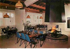 14 - Clécy - Maison Familiale de Vacances - La Salle à manger avec la Cheminée C