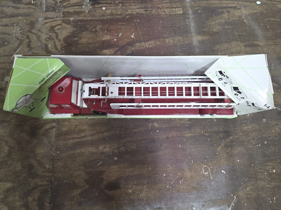 Camión de bomberos Structo 2001 gancho y escalera no. 11001 29” acero prensado rojo NOS Foto 4 de 4