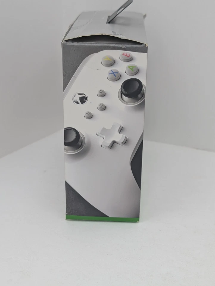 PowerA Wired Controller for Xbox Series X|S Xbox One Windows 10/11 New Open Box - Image 3 of 4