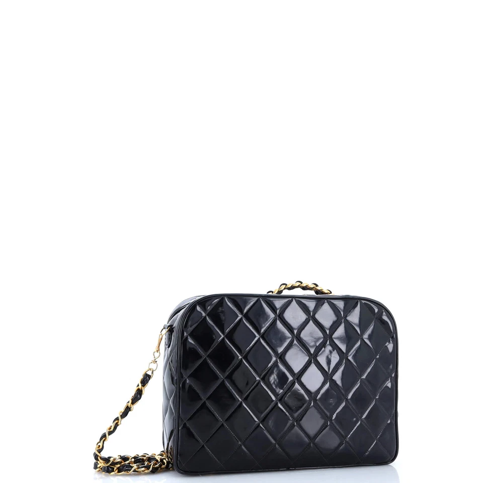 Bolsa de almuerzo Chanel vintage con cadena acolchada charol grande Foto 2 de 4