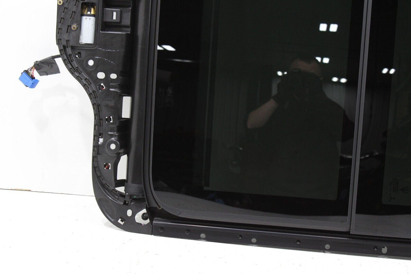 2017 - 2020 MASERATI LEVANTE PANORAMIC SUNROOF WINDOW GLASS & MOTORS & SHADE OEM