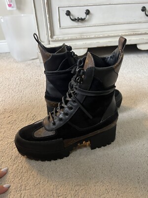 LOUIS VUITTON / ブーツ/UK7.5/BLK/FD0154 LOUIS VUITTON LAUREATE PLATFORM DESERT BOOT SIZE 37.5 BROWN/Black