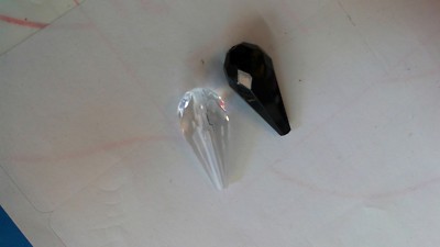 10 kleine Päckchen, schwarze und klare Perlentropfen 